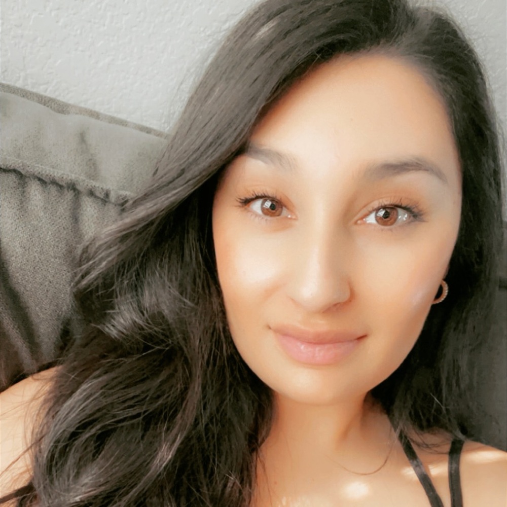 Meet your Posher, Leila